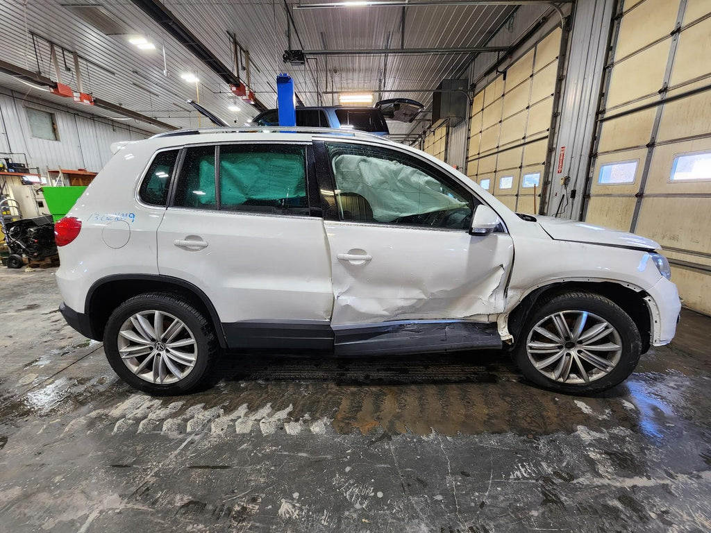 Used Front Right Drive Axle Shaft fits: 2013 Volkswagen Tiguan Front Axle AWD qu