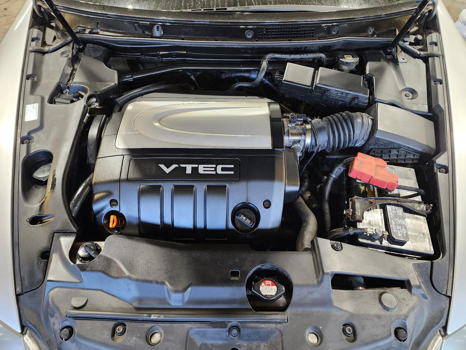 Used Air Cleaner Assembly fits: 2005 Acura Rl assembly Grade A