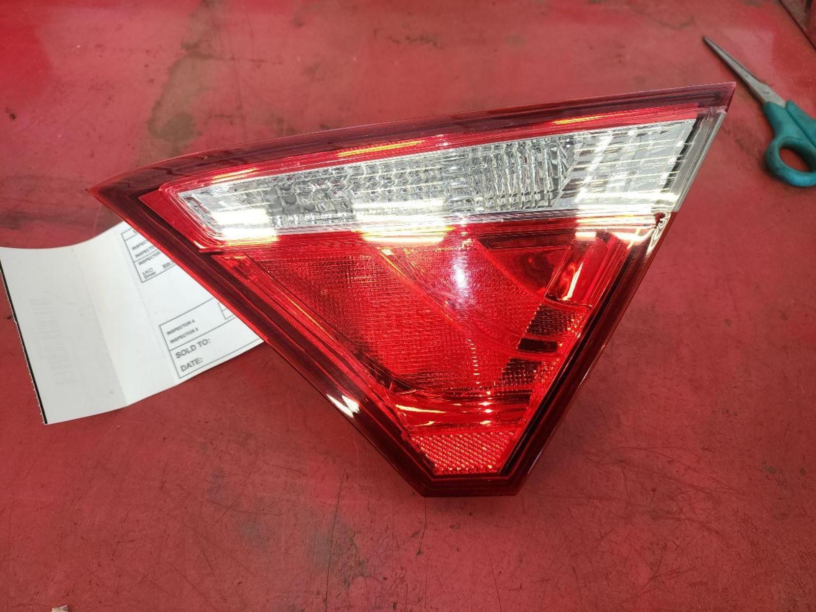 TOYOTA CAMRY R Taillight decklid mounted, R. 15
