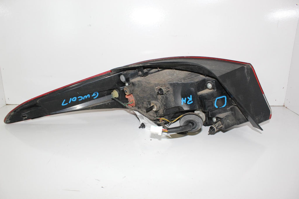Used Right Tail Light Assembly fits: 2015 Hyundai Elantra Sdn quarter panel moun