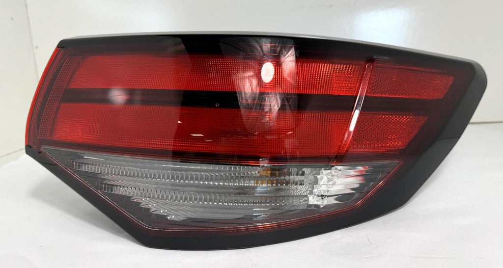 2020-2025 NISSAN SENTRA TAILLIGHT RIGHT SIDE QUARTER PANEL MOUNTED OEM