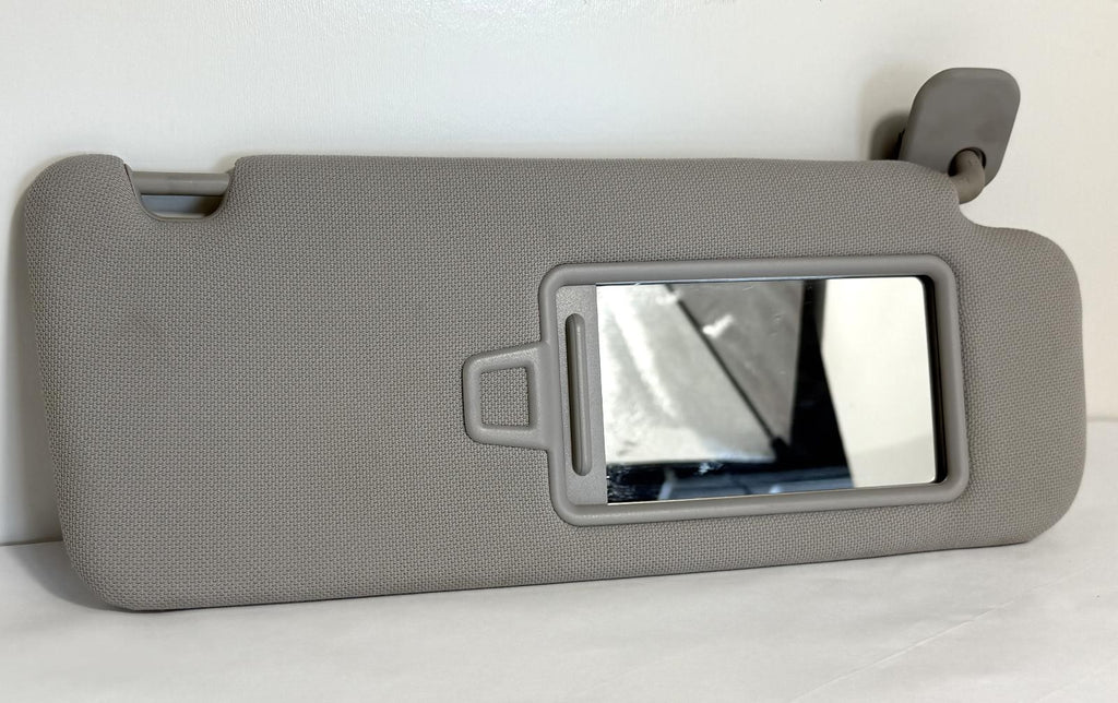 Used Right Sun Visor fits: 2015 Hyundai Sonata roof illuminated VIN 2 5th digit