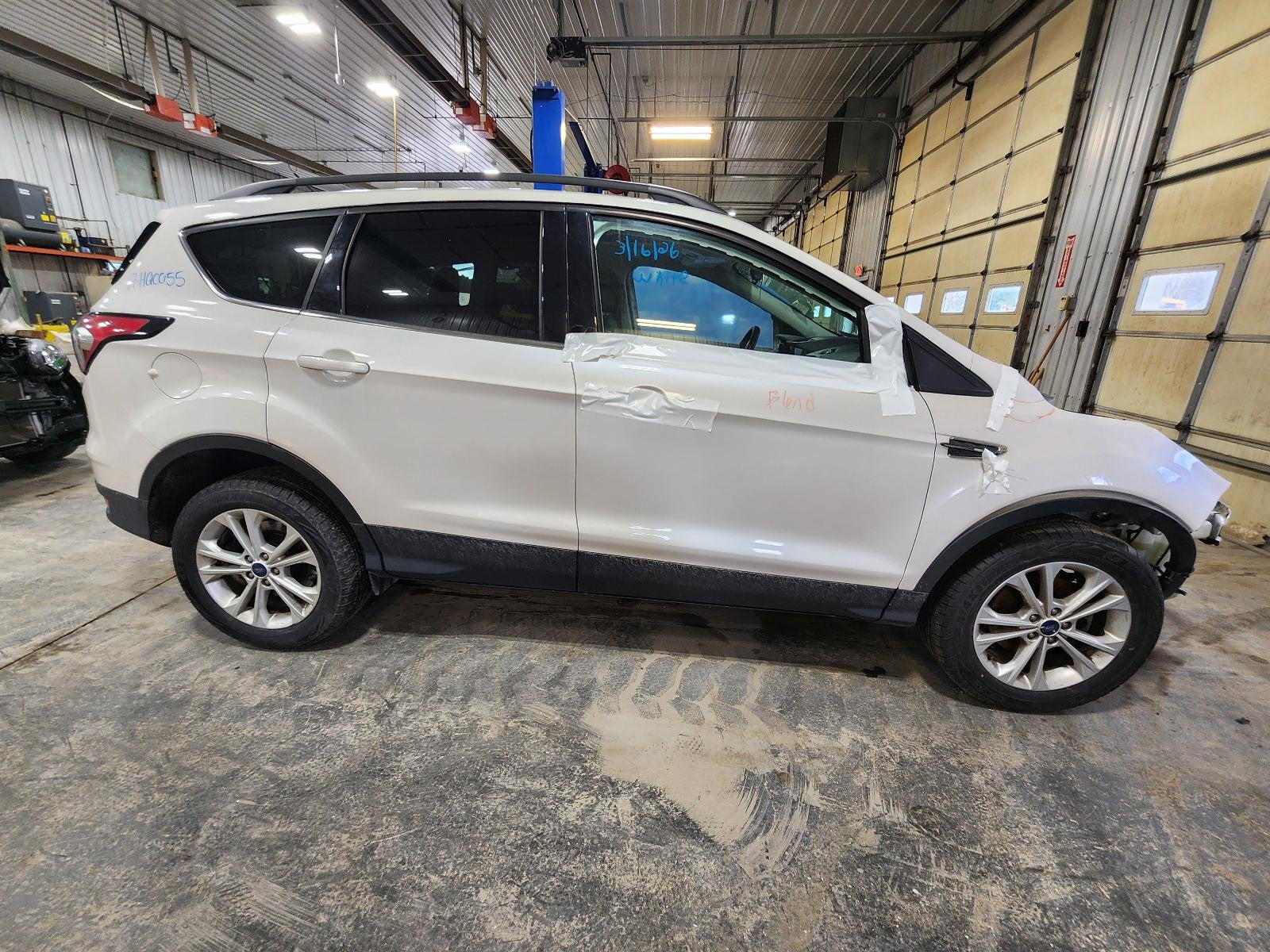 Used Front Right Seat Front fits: 2017 Ford Escape bucket air bag manual cloth F