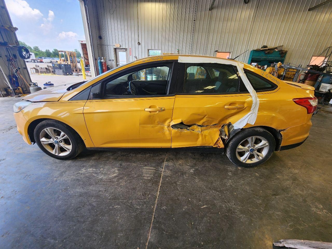 Used Wheel fits: 2012 Ford Focus 16x7 alloy 5 double spokes painted Grade A