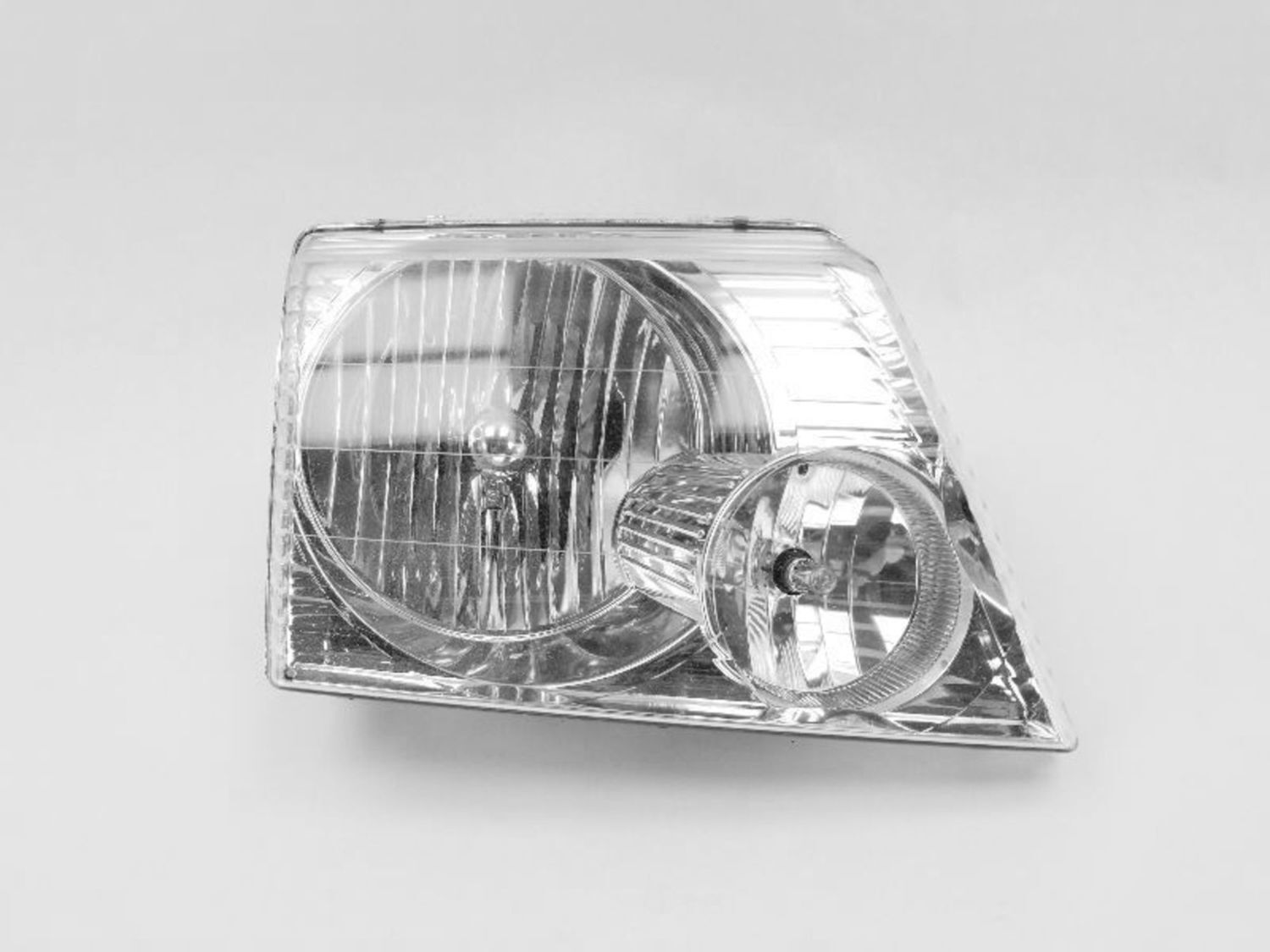 Used Right Headlight Assembly fits: 2002 Ford Explorer 4 Dr exc. Sport Trac Righ