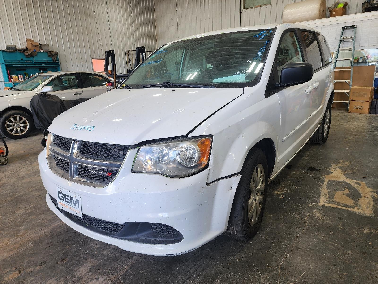 Used Front Left Door Window Regulator Front fits: 2015 Dodge Caravan 2 pin Front