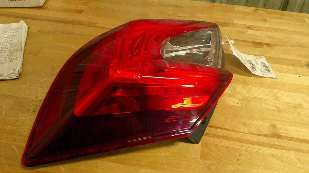 Used Right Tail Light Assembly fits: 2016 Honda Civic Sedan quarter mounted Righ