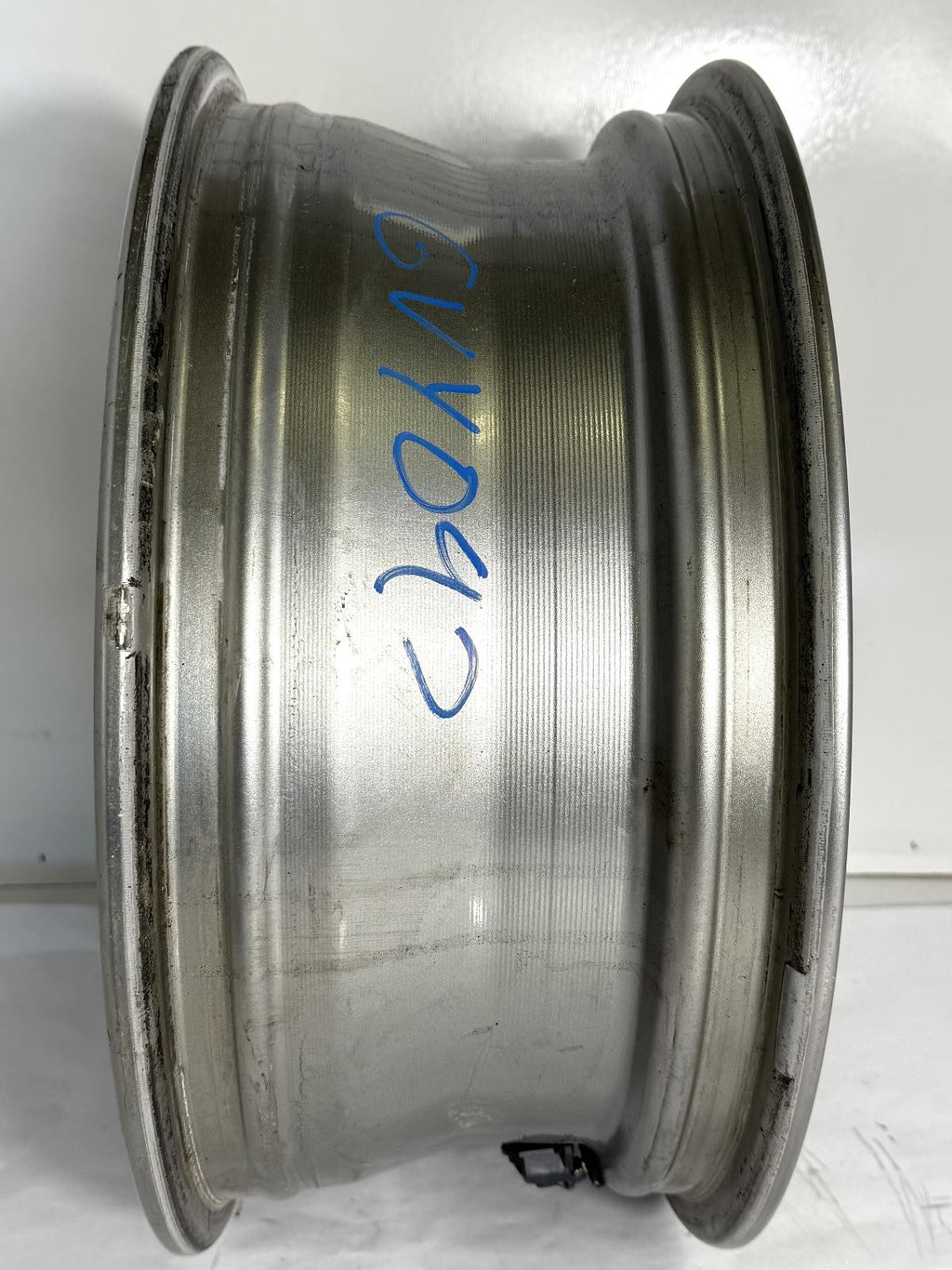 Used Wheel fits: 2021 Hyundai Sonata gasoline 16x6-1/2 alloy ID 52910L0110 Grade
