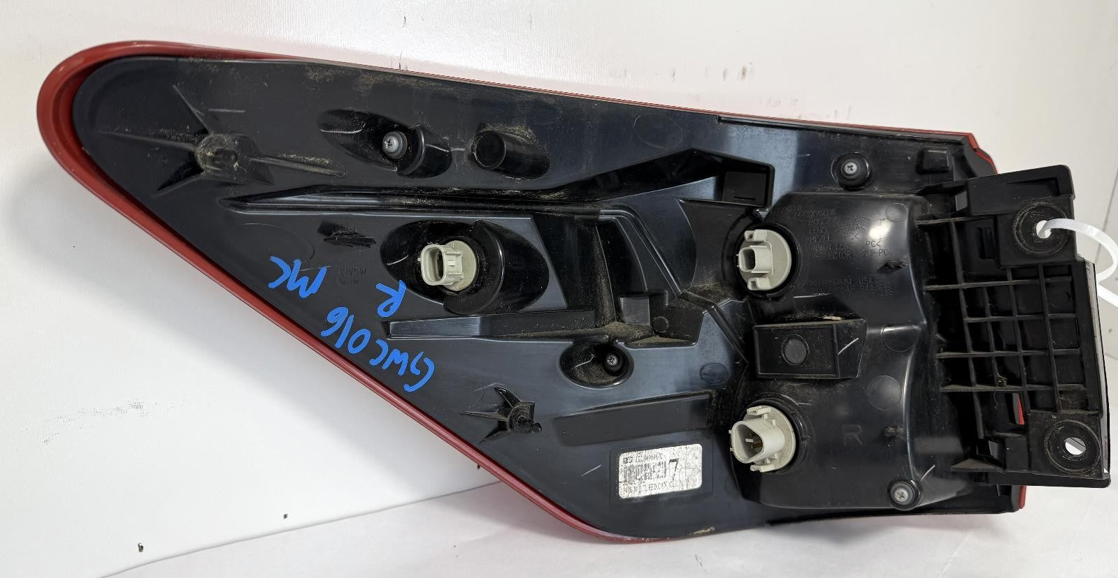 2017-2020 NISSAN PATHFINDER TAILLIGHT RIGHT SIDE QUARTER MOUNT OEM