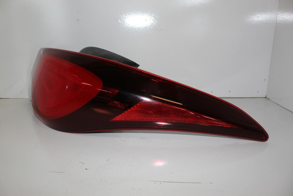 Used Right Tail Light Assembly fits: 2015 Hyundai Elantra Sdn quarter panel moun