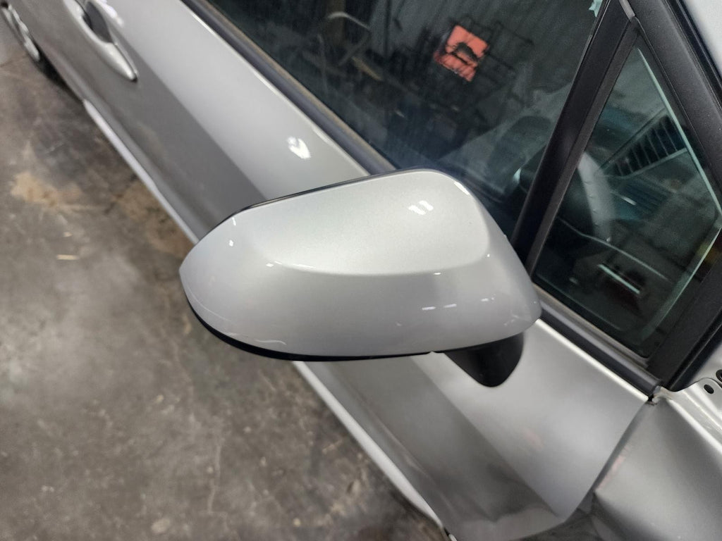Used Right Door Mirror fits: 2023 Toyota Corolla Hatchback heated w/o blind spot