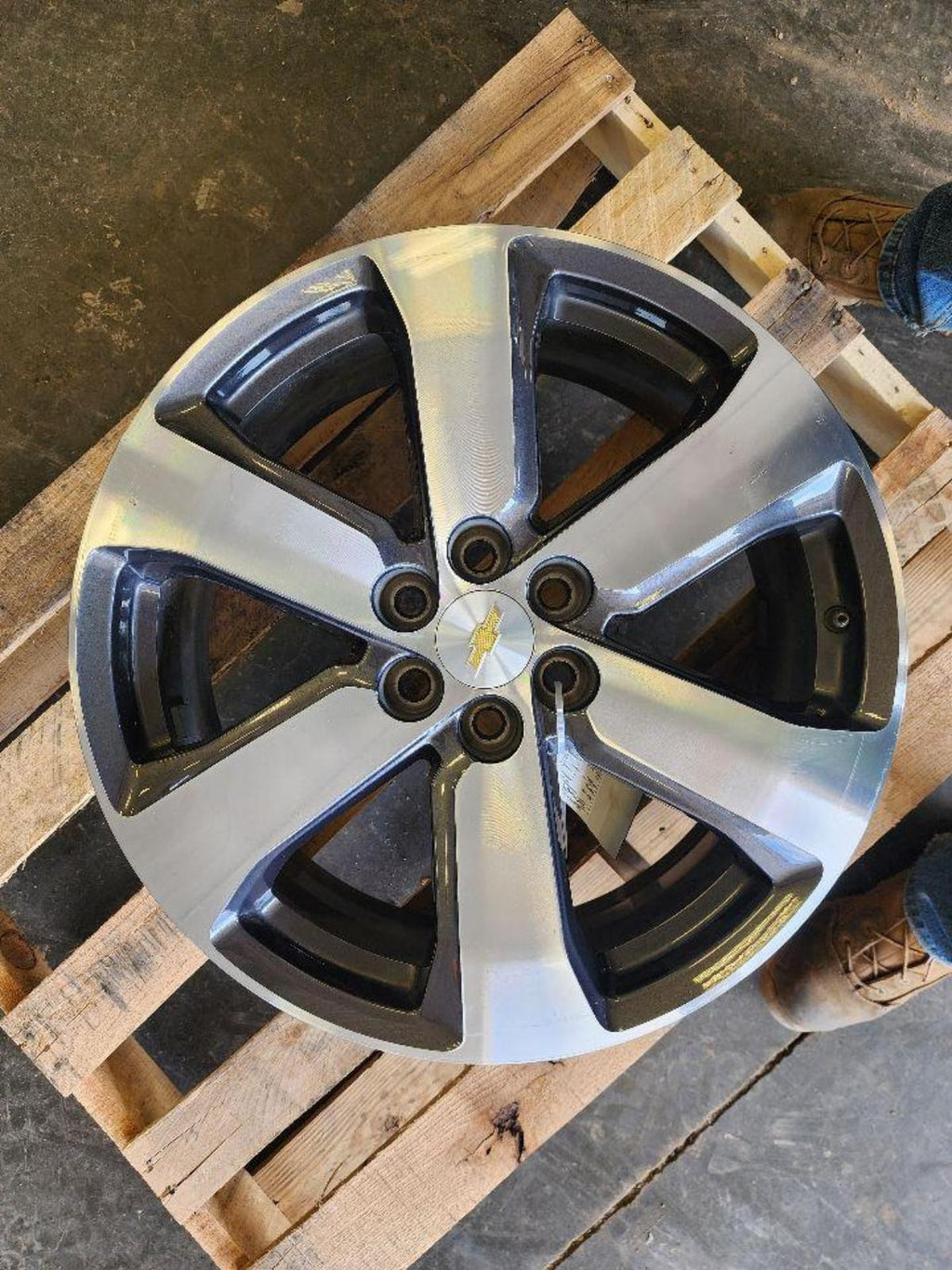 CHEVROLET TRAVERSE Wheel 20x8, 6 spoke (opt SP6) 18 19
