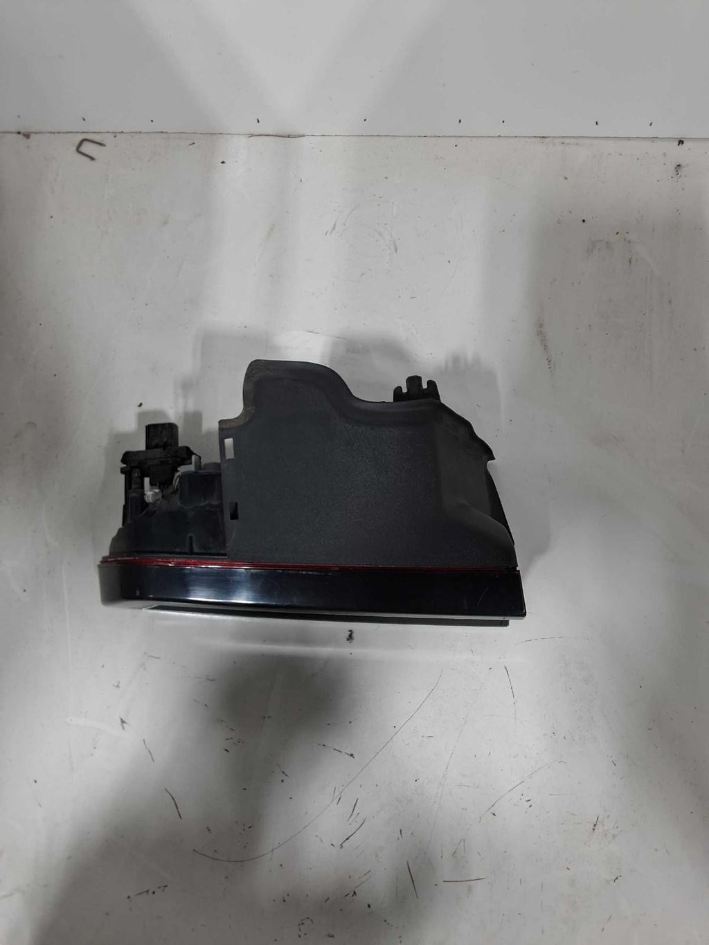 Used Right Tail Light Assembly fits: 2019 Chevrolet Traverse quarter panel mount