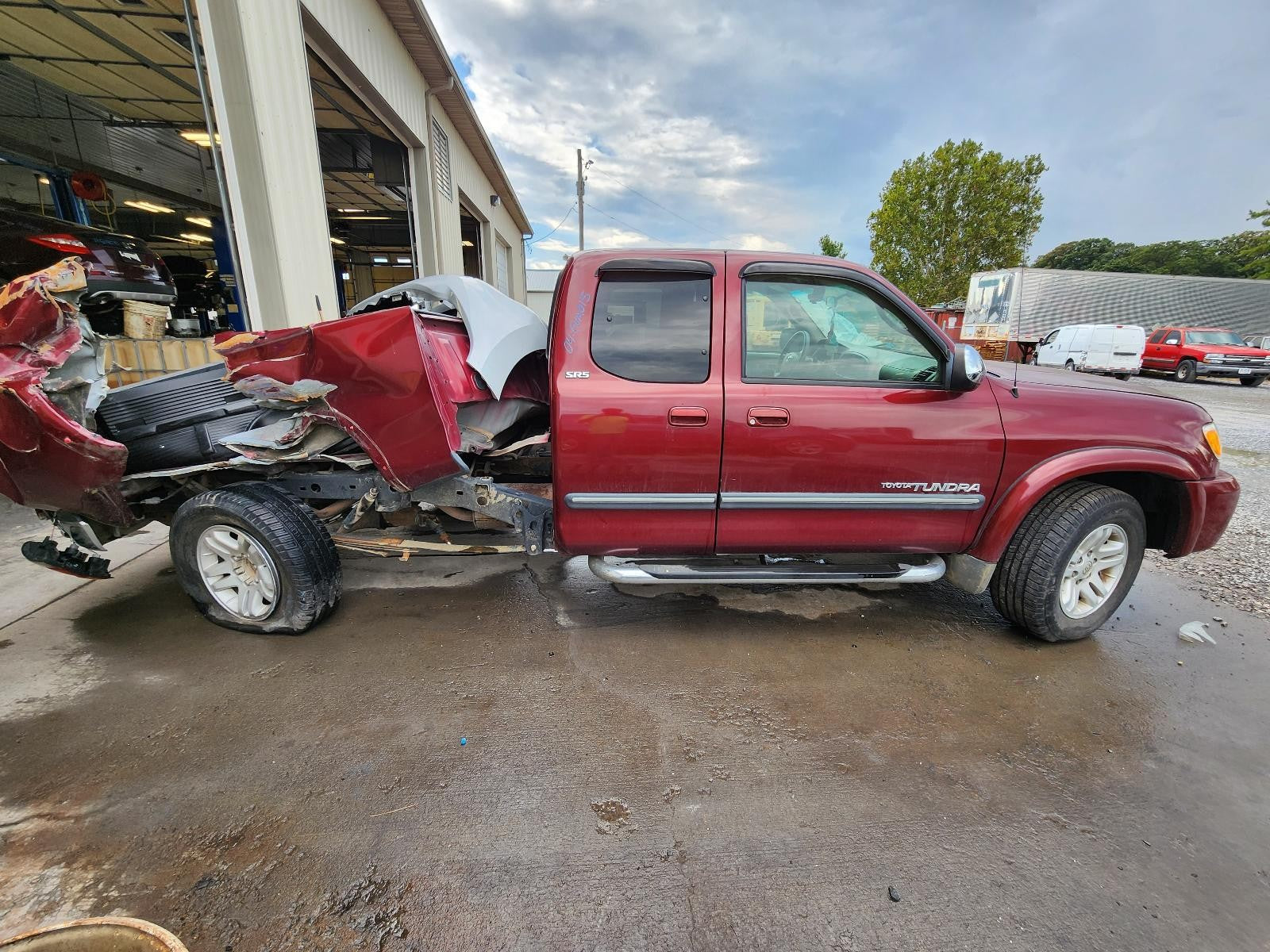 Used Front Right Fender fits: 2004 Toyota Tundra R. w/fender flare Front Right G