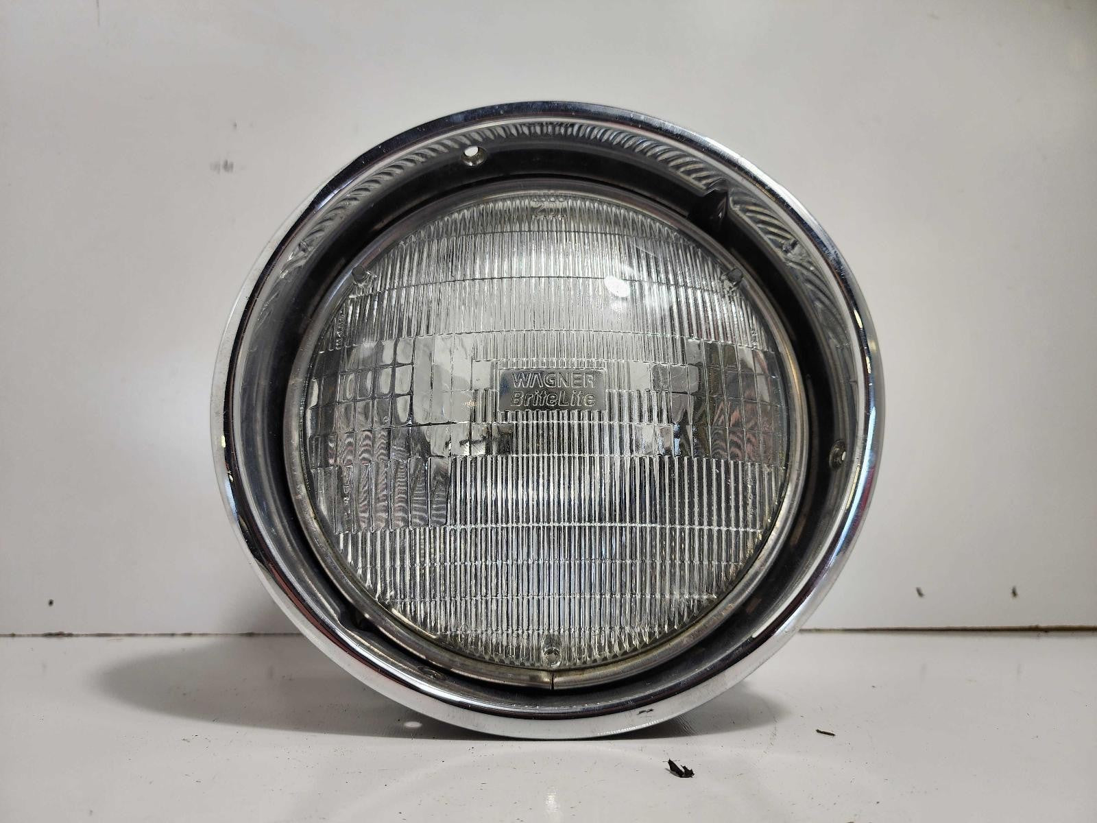 Used Left Headlight Assembly fits: 2004 Jeep Wrangler sealed beam Left Grade A