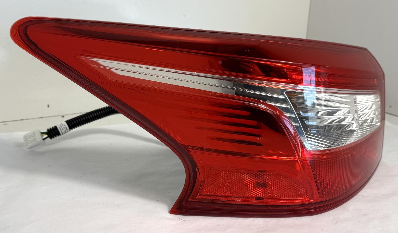 Used Left Tail Light Assembly fits: 2019 Nissan Sentra quarter panel mounted Lef