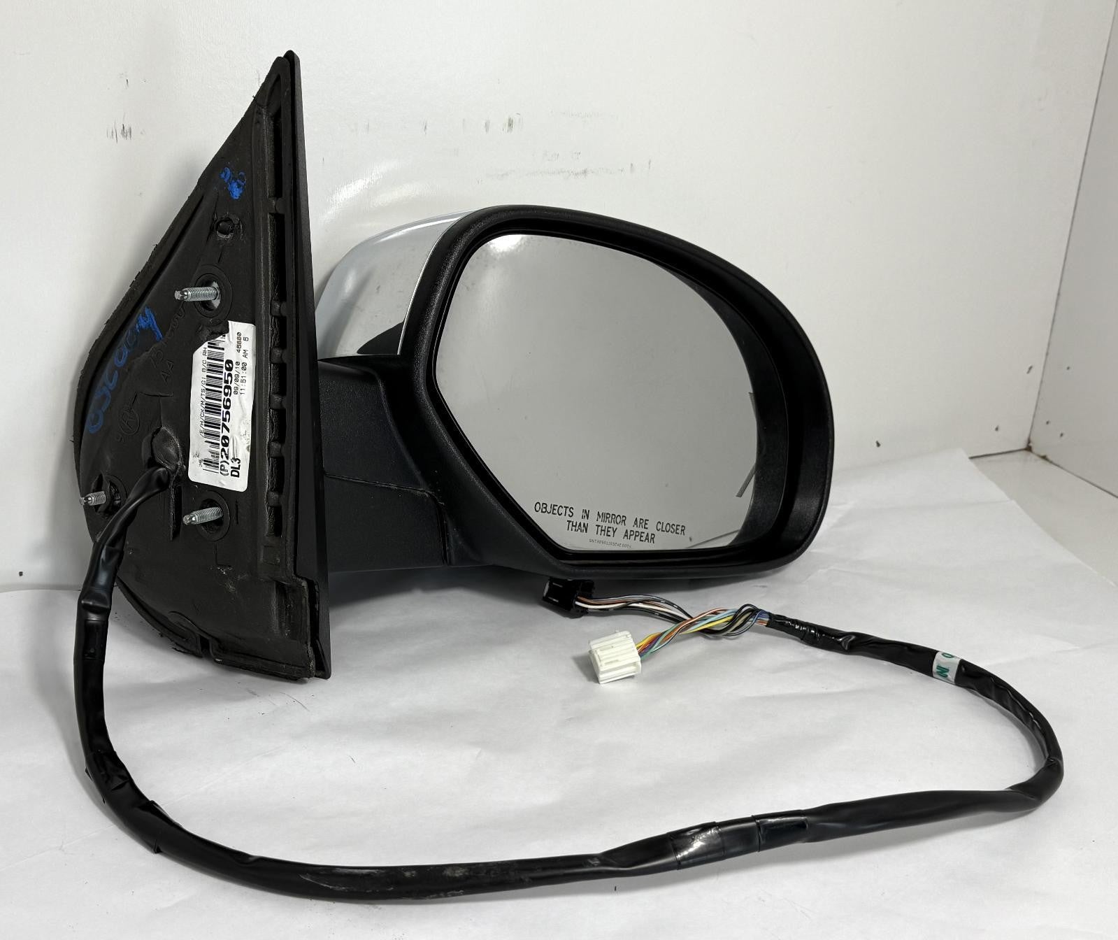2009-2014 CHEVROLET SUBURBAN RIGHT SIDE VIEW DOOR MIRROR POWER OEM