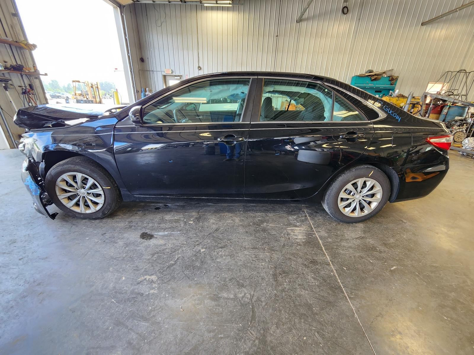 Used Front Left Drive Axle Shaft fits: 2017 Toyota Camry Front Axle VIN F 5th di