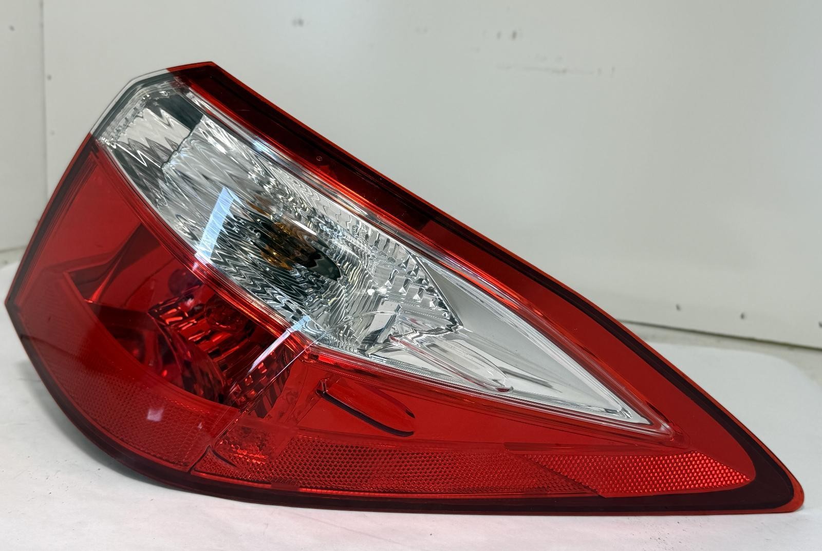 2014-2016 TOYOTA COROLLA TAIL LIGHT RIGHT PASSENGER SIDE OEM