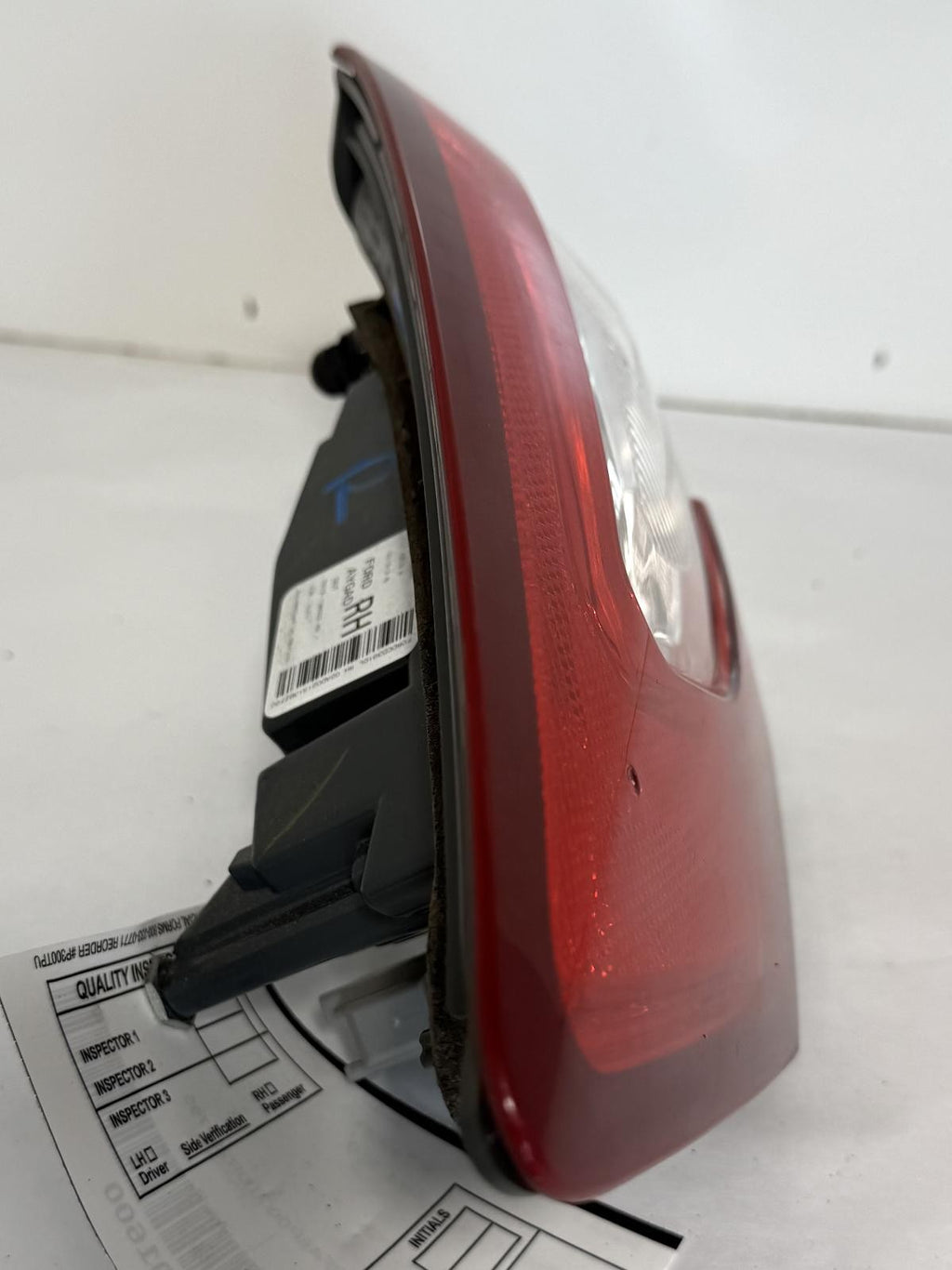 Used Right Tail Light Assembly fits: 2013 Ford Fusion lid mounted Hybrid SE R. R