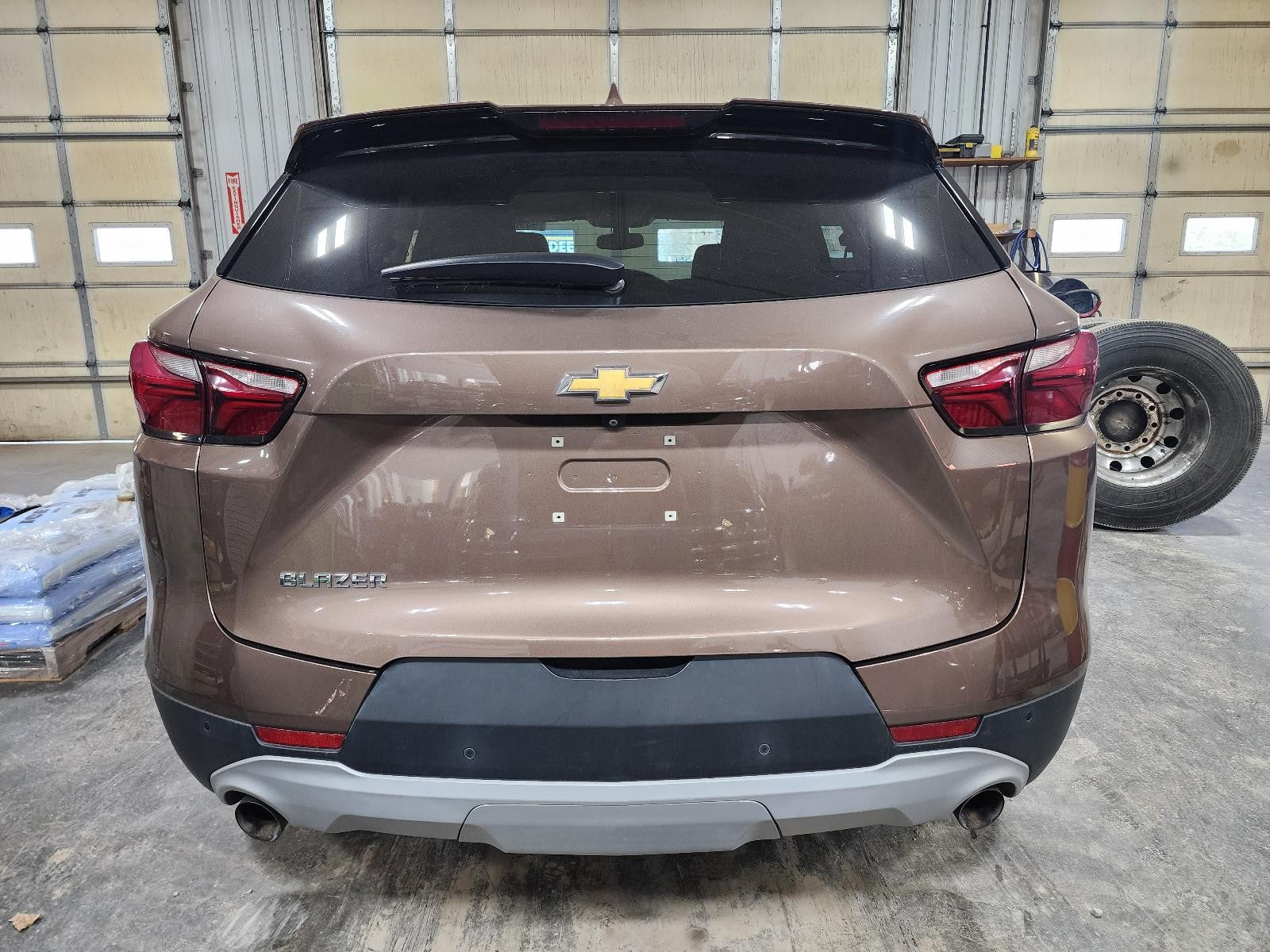 Used Left Door Mirror fits: 2019 Chevrolet Blazer power heated w/integral turn s
