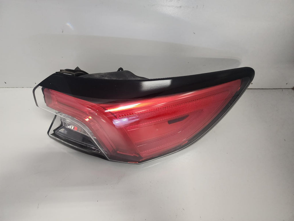 Used Right Tail Light Assembly fits: 2020 Ford Escape quarter panel mounted Righ