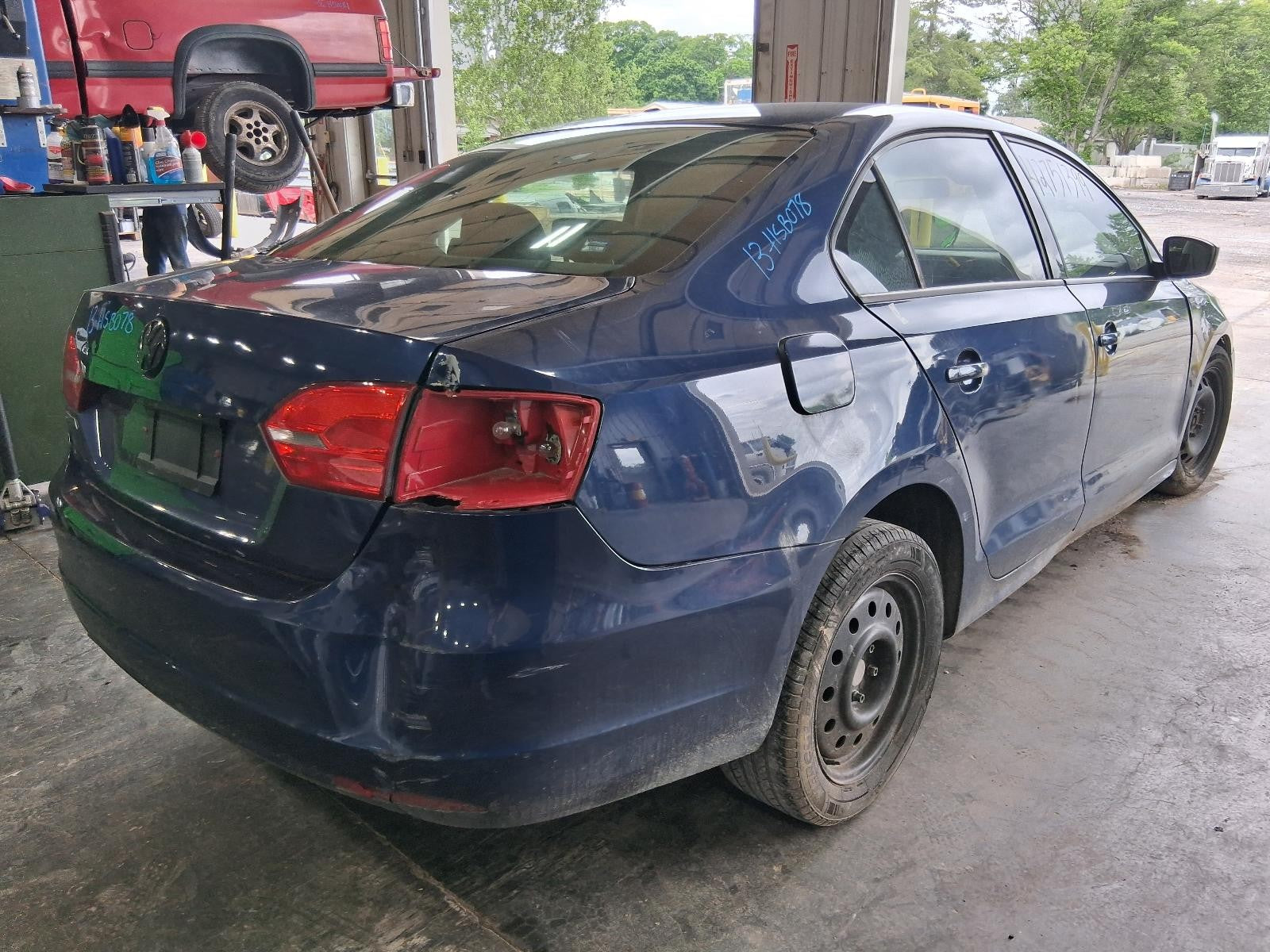 Used Steering Column fits: 2013 Volkswagen Jetta Floor Shift exc. City Sdn turn