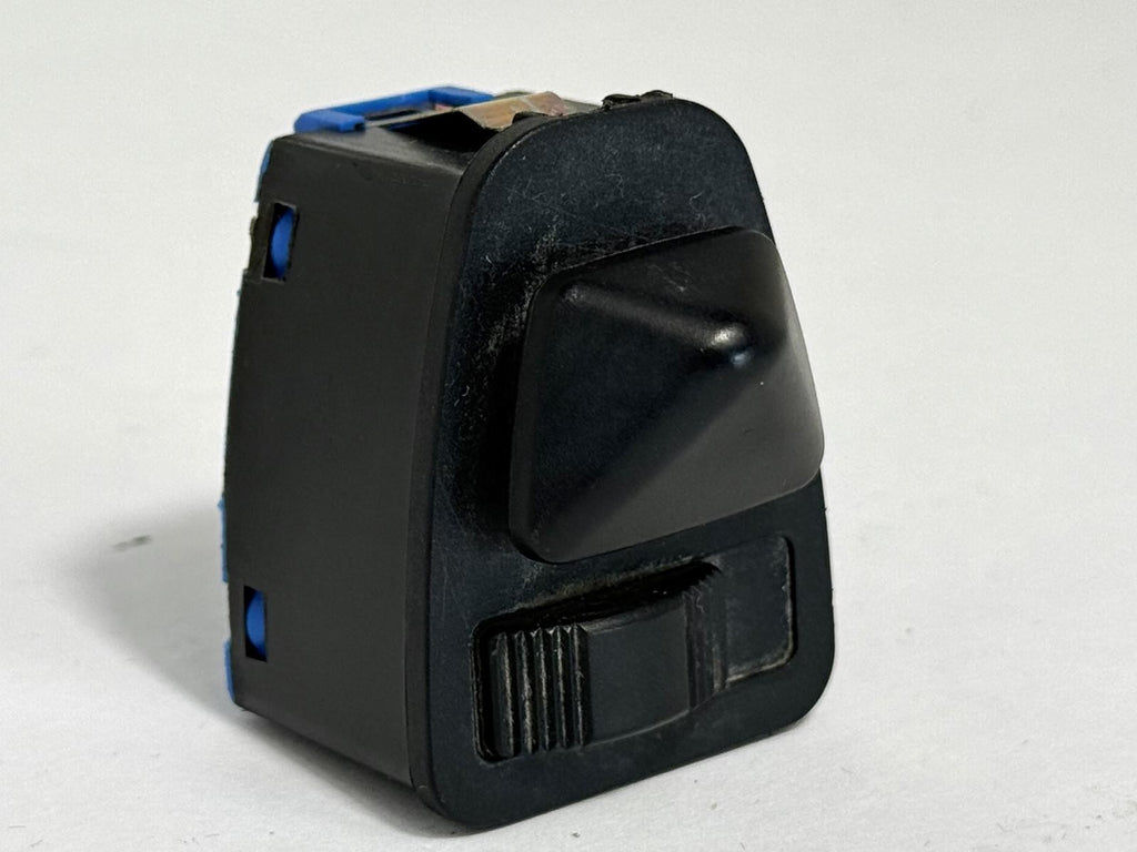 2000-2006 BMW 330i E46 LEFT SIDE DOOR MIRROR ADJUST CONTROL SWITCH OEM