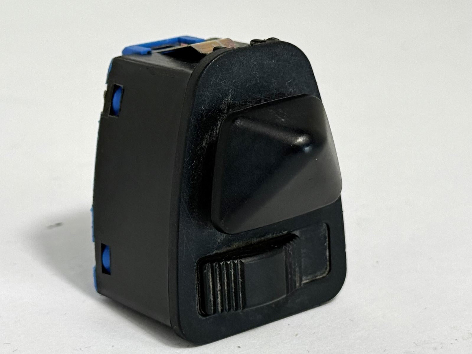 2000-2006 BMW 330i E46 LEFT SIDE DOOR MIRROR ADJUST CONTROL SWITCH OEM