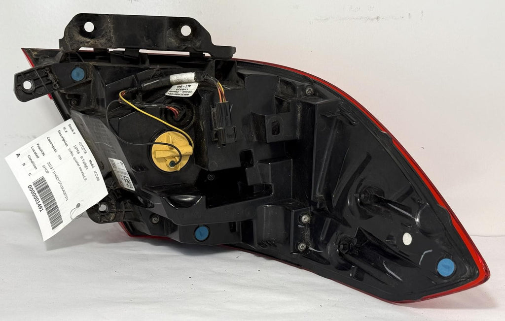 Used Right Tail Light Assembly fits: 2019 Honda Accord turbo quarter mounted Rig