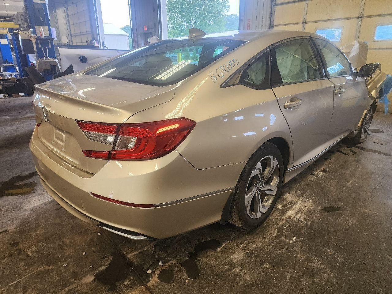 Used Right Tail Light Assembly fits: 2018 Honda Accord turbo quarter mounted Rig