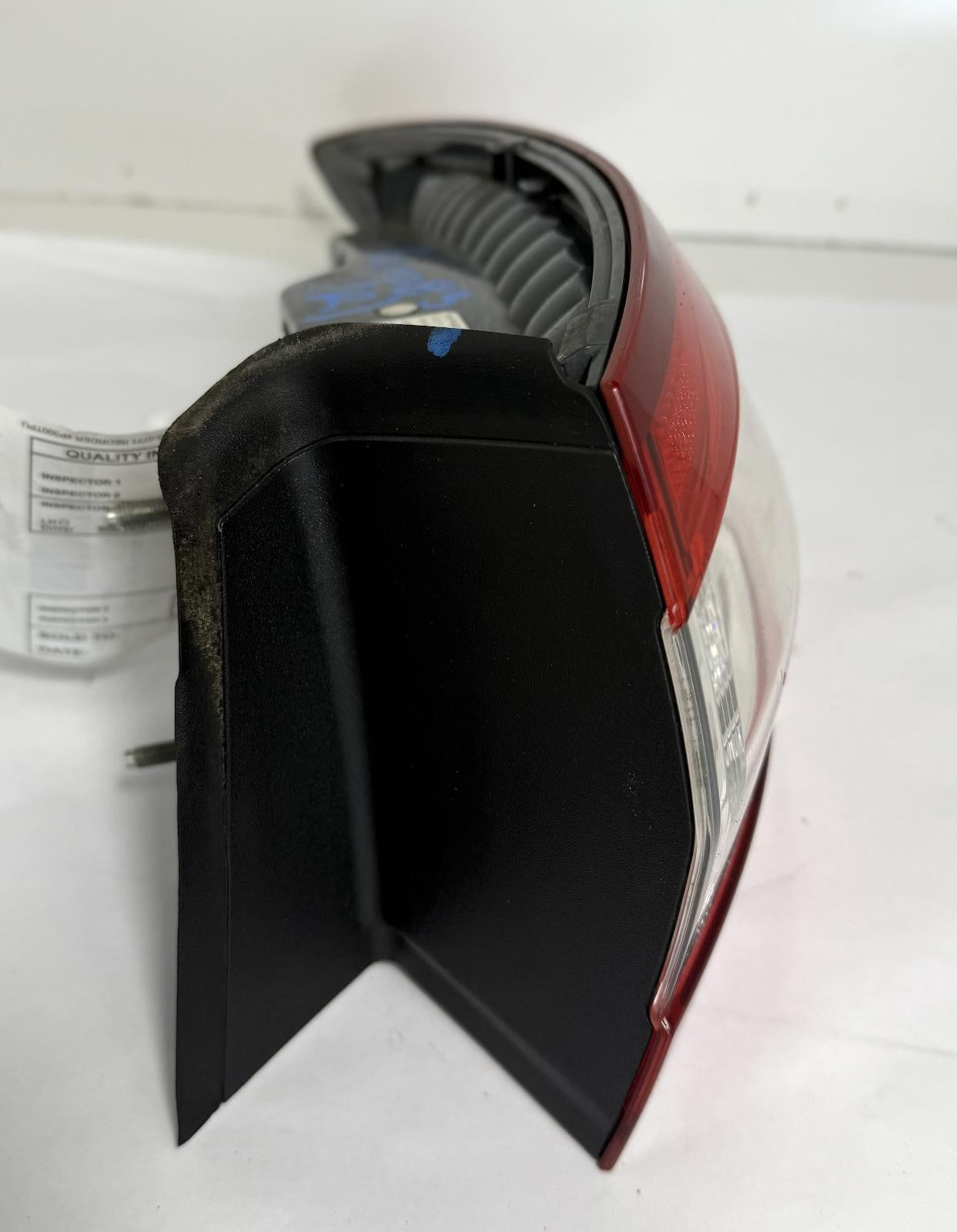 2013-2016 FORD FUSION TAILLIGHT RIGHT SIDE QUARTER PANEL MOUNTED OEM