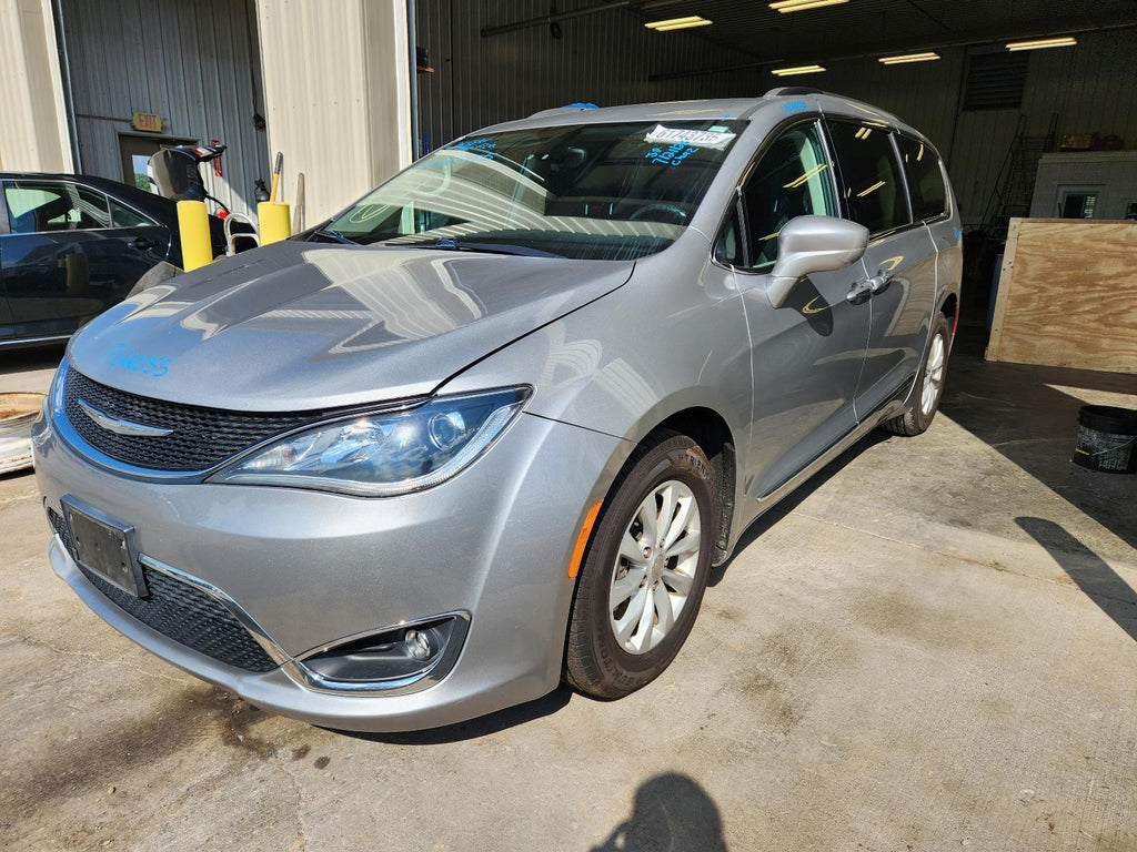 Used Right Door Mirror fits: 2017 Chrysler Pacifica power heated manual folding