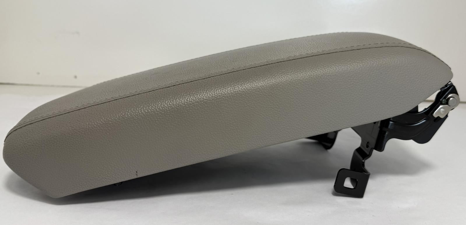 2015-2017 HYUNDAI SONATA ARMREST CENTER CONSOLE LID LEATHER OEM