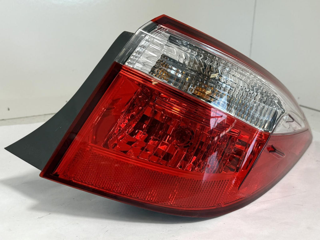 2014-2016 TOYOTA COROLLA TAIL LIGHT RIGHT PASSENGER SIDE OEM