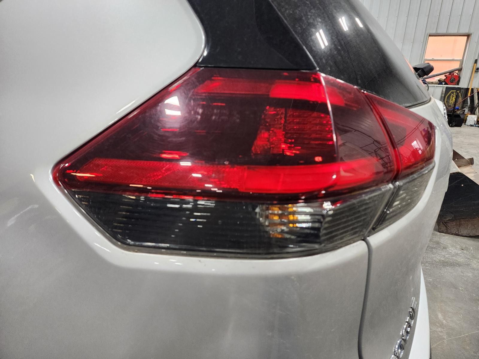 Used Left Tail Light Assembly fits: 2020 Nissan Rogue quarter panel mounted Left