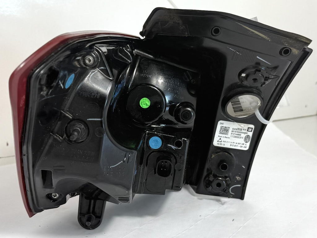 2018-2019 CHEVROLET EQUINOX TAILLIGHT RIGHT SIDE QUARTER MOUNT LED OEM