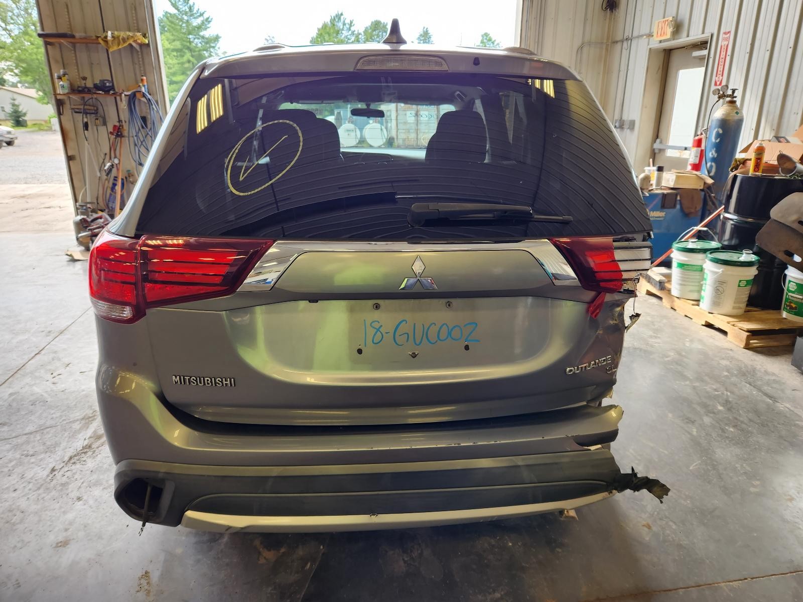 Used Front Center Interior Rear View Mirror fits: 2018 Mitsubishi Outlander Fron