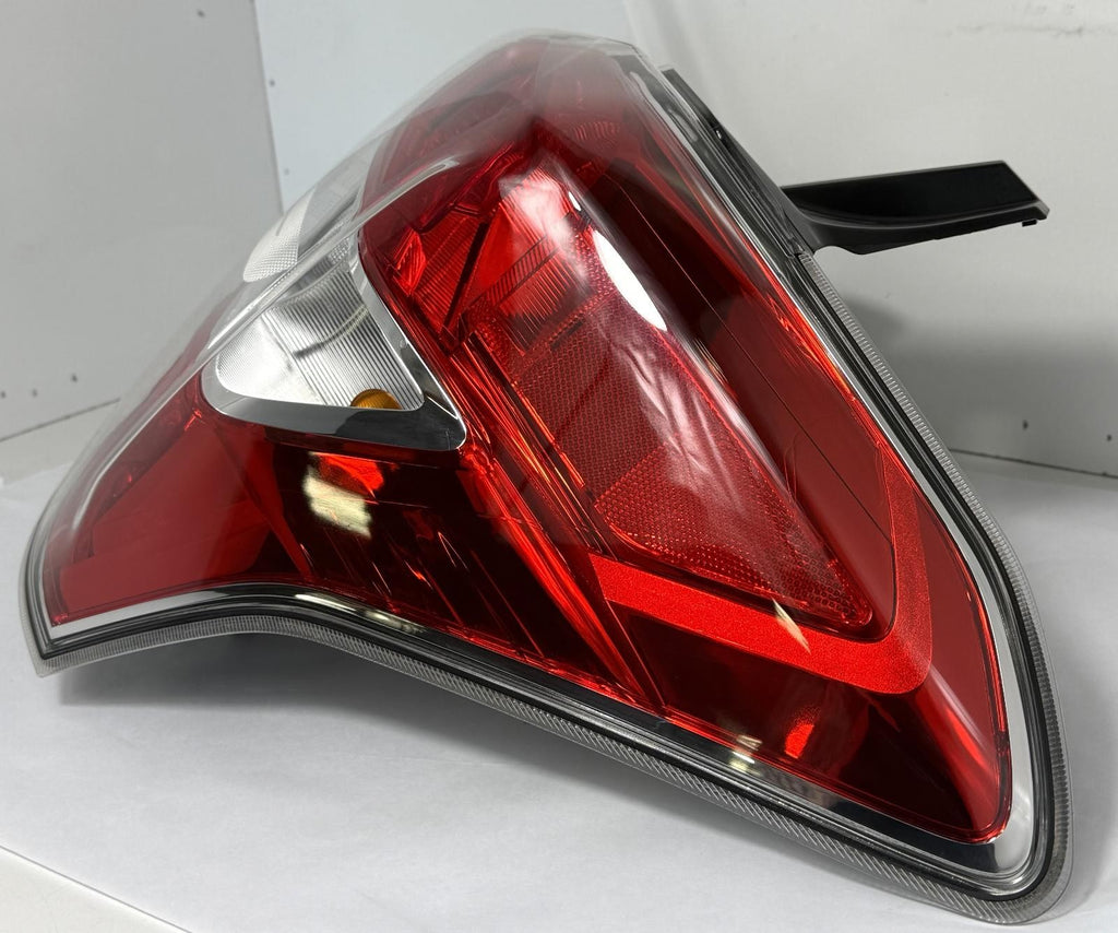 Used Right Tail Light Assembly fits: 2016 Subaru Forester Right Grade A