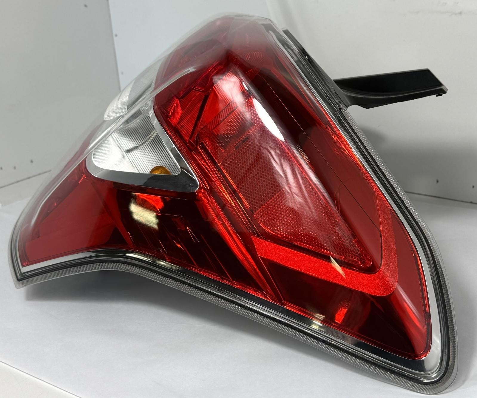Used Right Tail Light Assembly fits: 2016 Subaru Forester Right Grade A