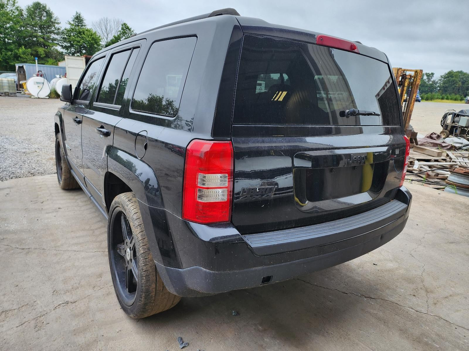 Used Transfer Case Assembly fits: 2016 Jeep Patriot AT 6 speed Grade B