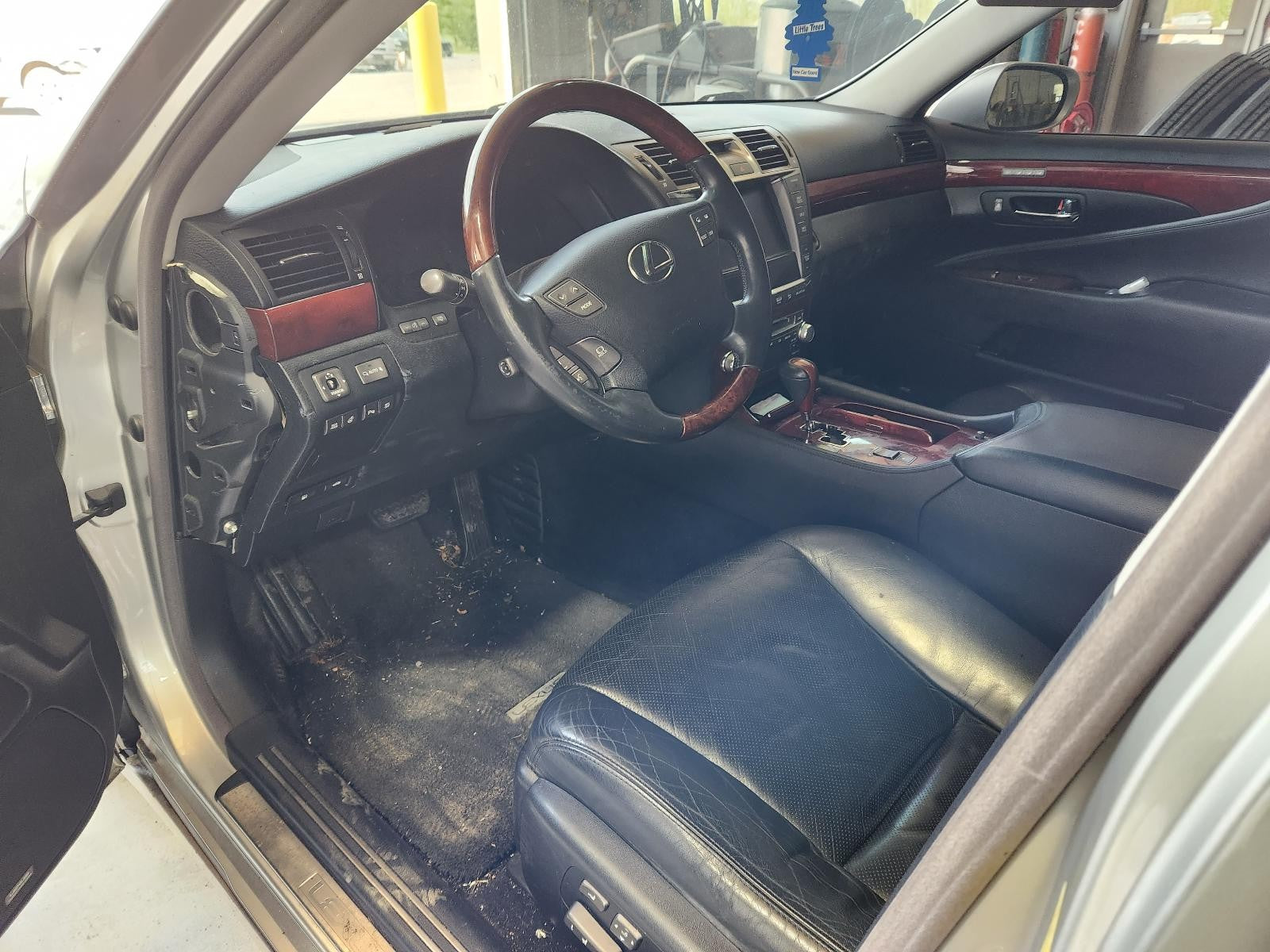 Used Front Left Seat Front fits: 2010 Lexus LS460 bucket air bag leather L. w/o