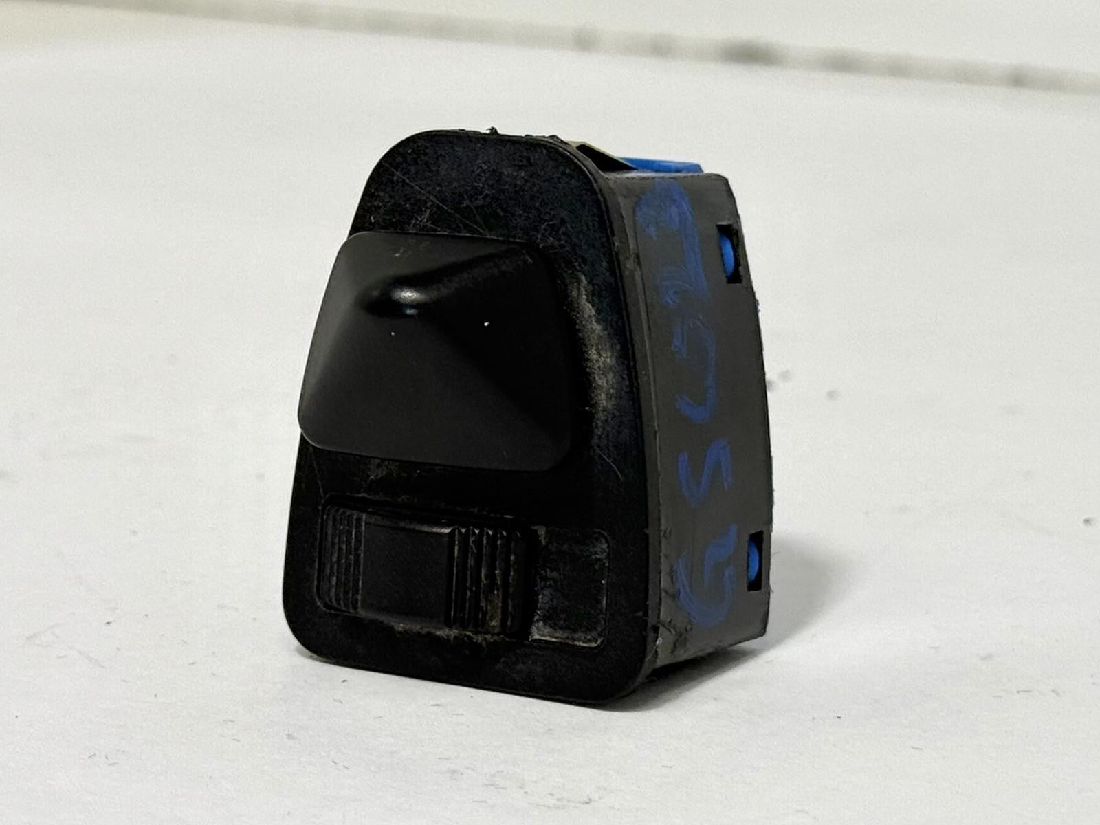 2000-2006 BMW 330i E46 LEFT SIDE DOOR MIRROR ADJUST CONTROL SWITCH OEM
