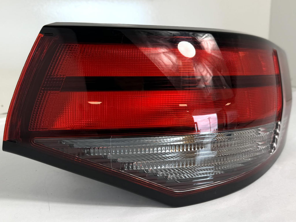 2020-2025 NISSAN SENTRA TAILLIGHT RIGHT SIDE QUARTER PANEL MOUNTED OEM