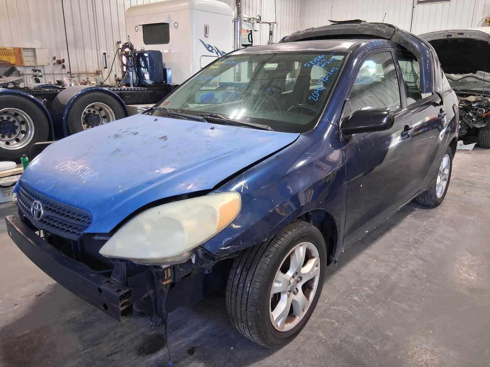 Used Air Cleaner Assembly fits: 2005 Toyota Matrix from 1/02 Grade A