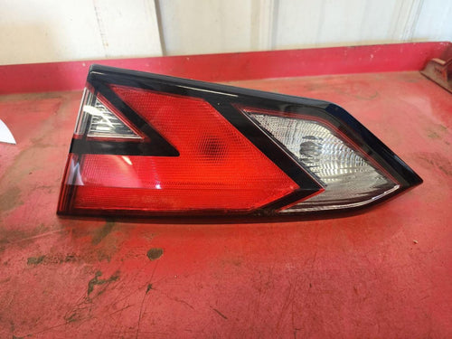 NISSAN VERSA R Taillight decklid mounted, R. 20 21 22 23
