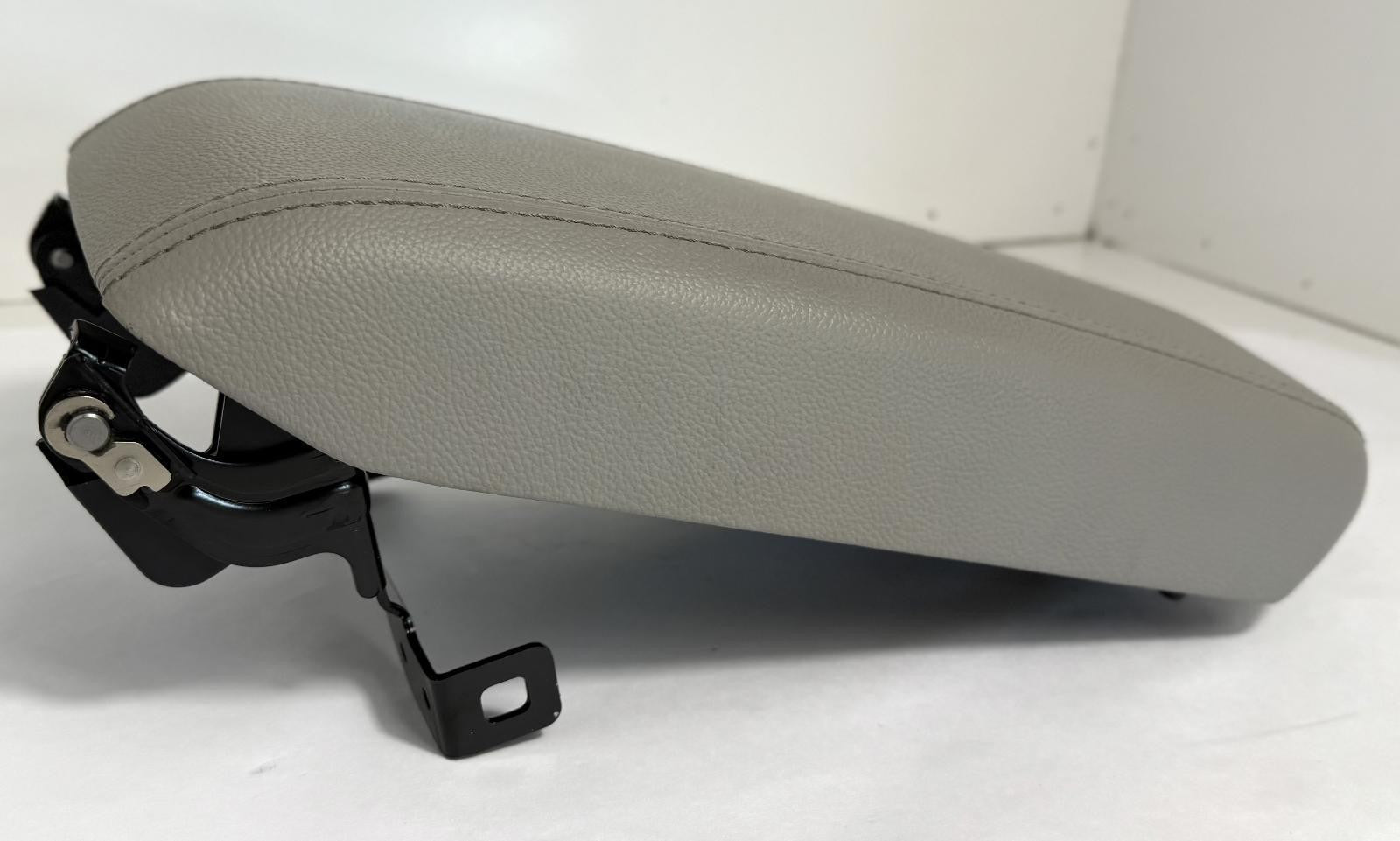 2015-2017 HYUNDAI SONATA ARMREST CENTER CONSOLE LID LEATHER OEM
