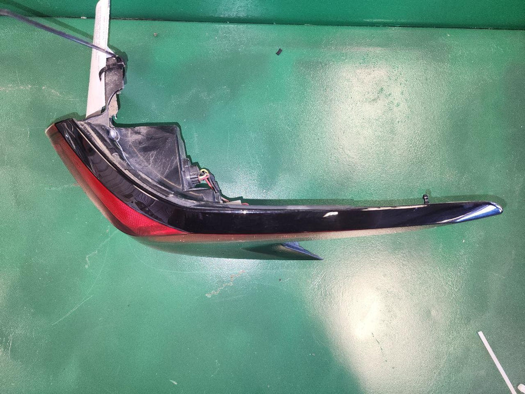 Used Right Tail Light Assembly fits: 2021 Nissan Versa quarter panel mounted Rig