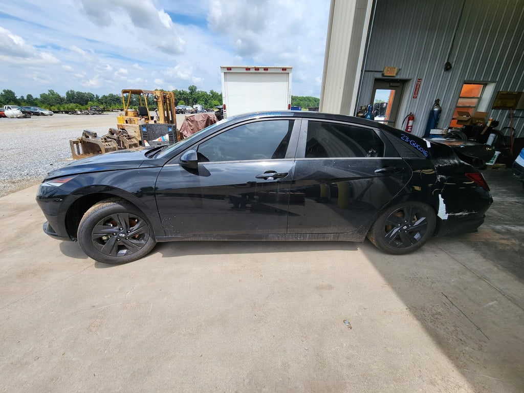 Used Front Upper Center Console fits: 2023 Hyundai Elantra US built roof w/o sun