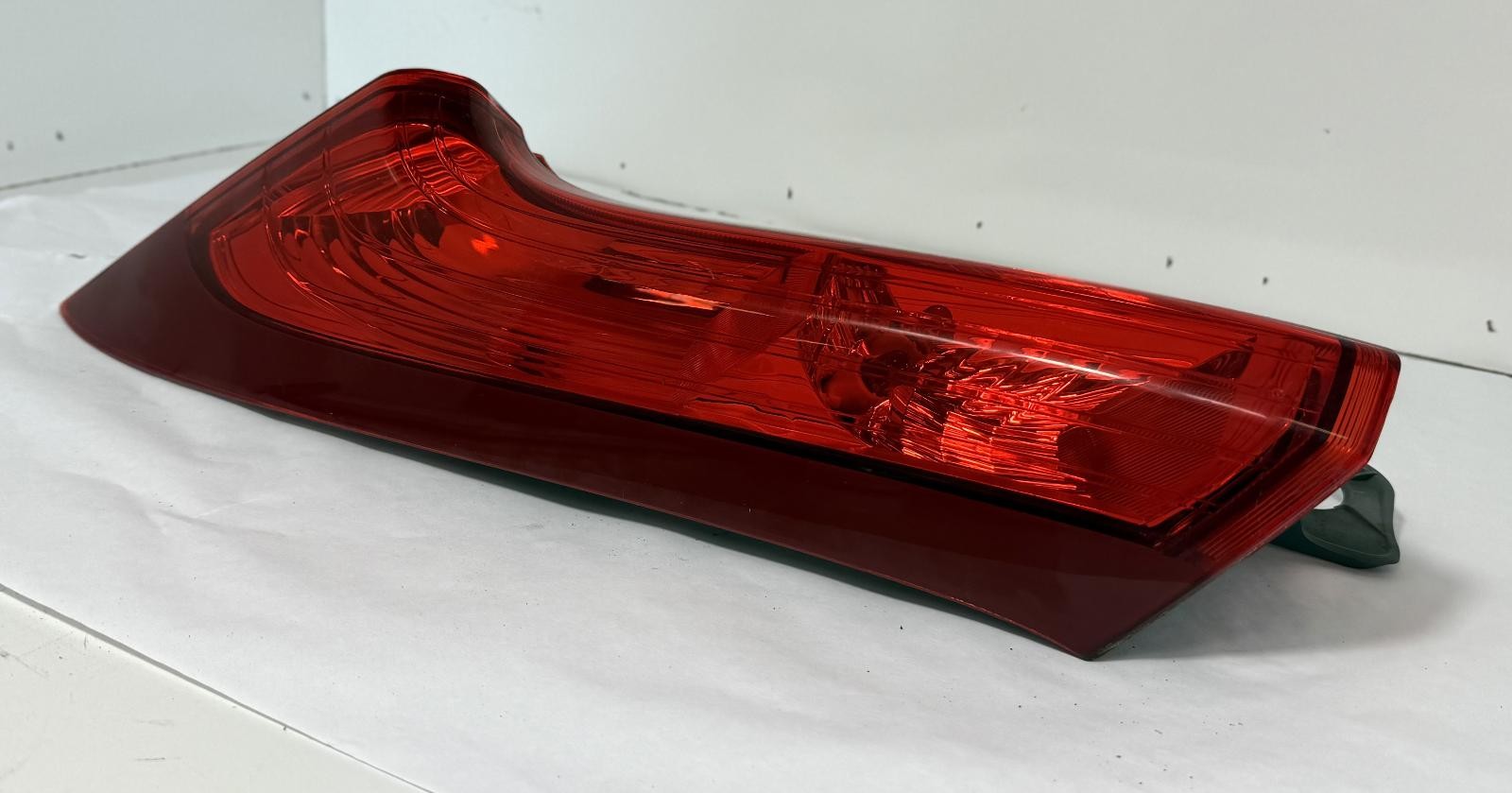 Used Left Upper Tail Light Assembly fits: 2014 Honda Cr-v upper Left Upper Grade